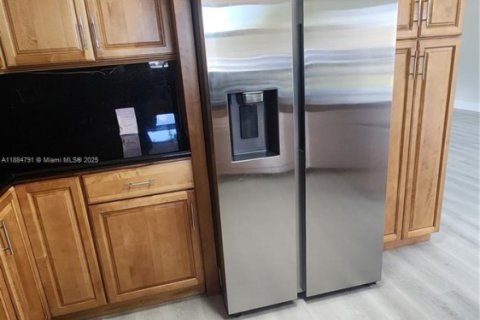 House in Miami Gardens, Florida 3 bedrooms, 133.78 sq.m. № 1931271 - photo 11