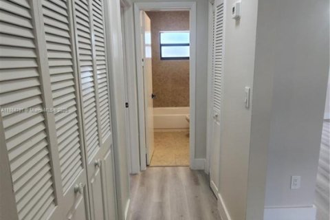 House in Miami Gardens, Florida 3 bedrooms, 133.78 sq.m. № 1931271 - photo 9