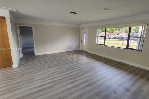 House in Miami Gardens, Florida 3 bedrooms, 133.78 sq.m. № 1931271 - photo 8