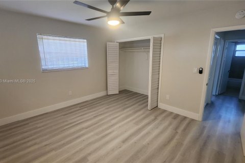 House in Miami Gardens, Florida 3 bedrooms, 133.78 sq.m. № 1931271 - photo 15