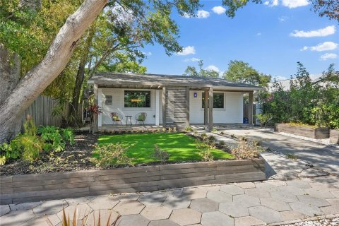 House in Saint Petersburg, Florida 2 bedrooms, 193.98 sq.m. № 2123416 - photo 5