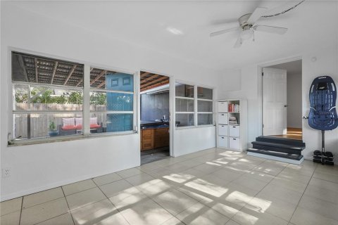 House in Saint Petersburg, Florida 2 bedrooms, 193.98 sq.m. № 2123416 - photo 22