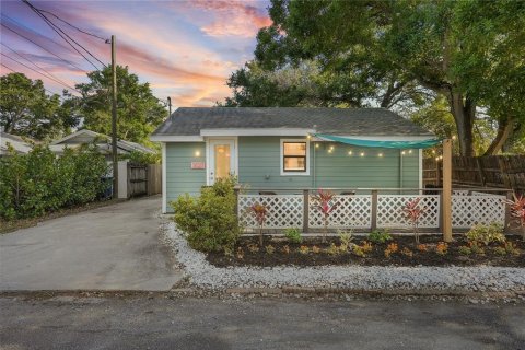 House in Saint Petersburg, Florida 2 bedrooms, 193.98 sq.m. № 2123416 - photo 27