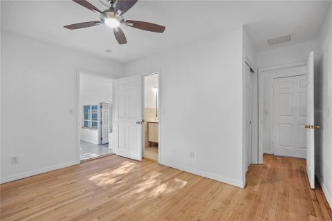 House in Saint Petersburg, Florida 2 bedrooms, 193.98 sq.m. № 2123416 - photo 19