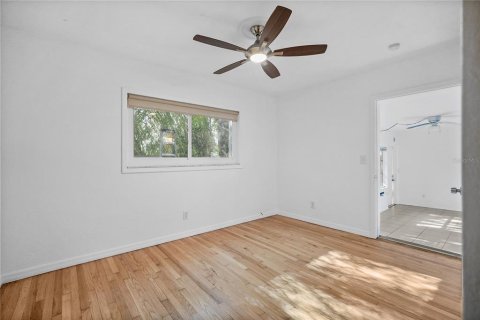 House in Saint Petersburg, Florida 2 bedrooms, 193.98 sq.m. № 2123416 - photo 18