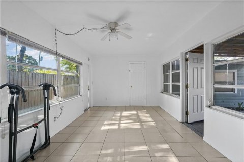 House in Saint Petersburg, Florida 2 bedrooms, 193.98 sq.m. № 2123416 - photo 21