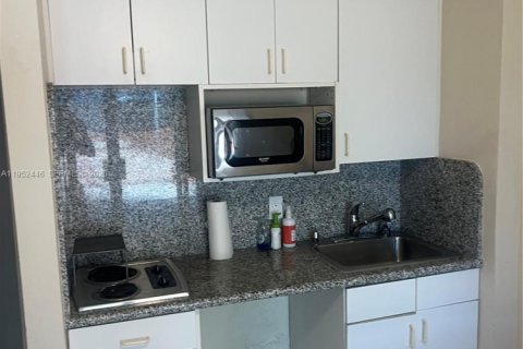 Copropriété à vendre à Bal Harbour, Floride: 16.82 m2 № 2089366 - photo 2