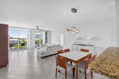 Condo in West Palm Beach, Florida, 2 bedrooms  № 2088015 - photo 7