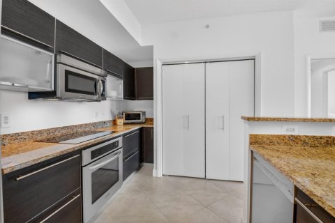 Condo in West Palm Beach, Florida, 2 bedrooms  № 2088015 - photo 17
