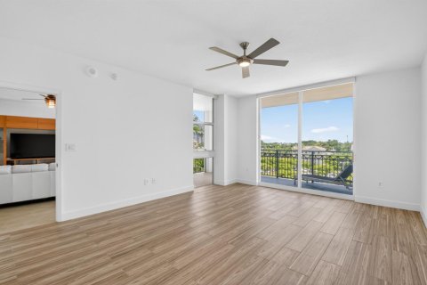 Condo in West Palm Beach, Florida, 2 bedrooms  № 2088015 - photo 2