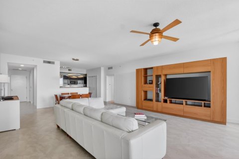 Condo in West Palm Beach, Florida, 2 bedrooms  № 2088015 - photo 24