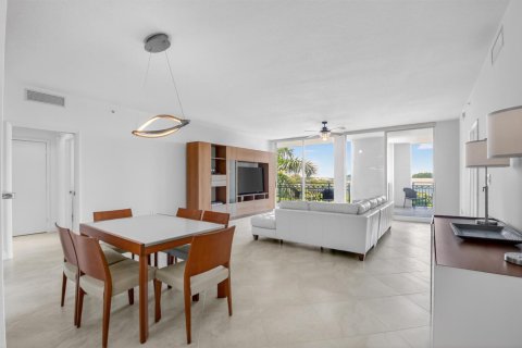 Condo in West Palm Beach, Florida, 2 bedrooms  № 2088015 - photo 8