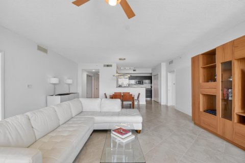 Condo in West Palm Beach, Florida, 2 bedrooms  № 2088015 - photo 25