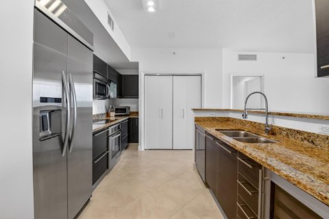 Condo in West Palm Beach, Florida, 2 bedrooms  № 2088015 - photo 16