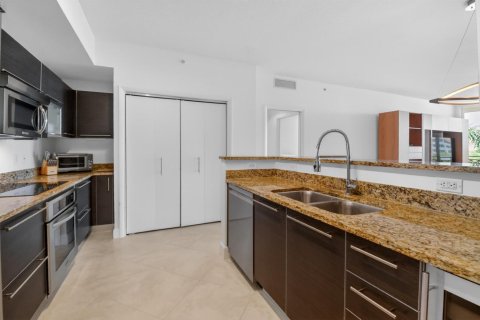Condo in West Palm Beach, Florida, 2 bedrooms  № 2088015 - photo 15