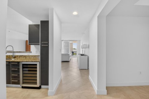 Condo in West Palm Beach, Florida, 2 bedrooms  № 2088015 - photo 12
