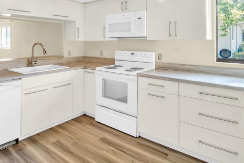 Купить кондоминиум в Гудзон, Флорида 5 комнат, 112.41м2, № 1913520 - фото 13