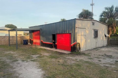 Commercial property in Tampa, Florida 156.08 sq.m. № 2360973