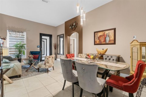 Villa ou maison à vendre à Homestead, Floride: 4 chambres, 181.44 m2 № 2365376 - photo 5