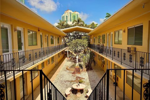 Condo in Miami Beach, Florida, 1 bedroom  № 1727845 - photo 11