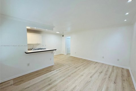 Condo in Miami Beach, Florida, 1 bedroom  № 1727845 - photo 6