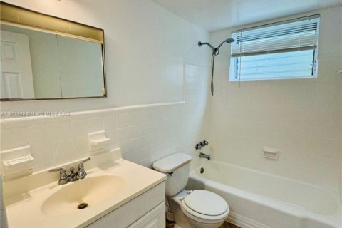 Condo in Miami Beach, Florida, 1 bedroom  № 1727845 - photo 9