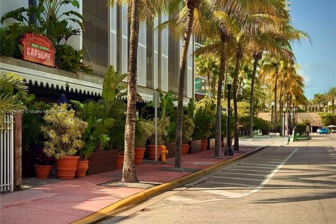 Condo in Miami Beach, Florida, 1 bedroom  № 1727845 - photo 2