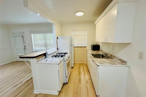 Condo in Miami Beach, Florida, 1 bedroom  № 1727845 - photo 7