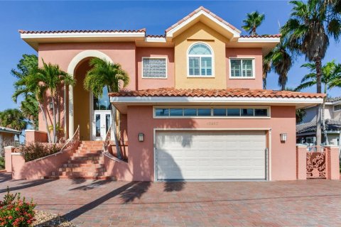 House in Redington Beach, Florida 4 bedrooms, 350.06 sq.m. № 2096587