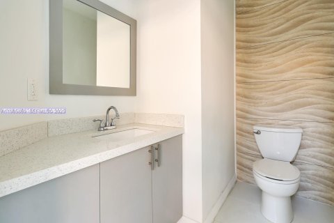 Villa ou maison à vendre à Miami, Floride: 4 chambres, 213.02 m2 № 1958695 - photo 19