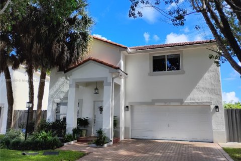 House in Miami, Florida 4 bedrooms, 213.02 sq.m. № 1958695 - photo 3