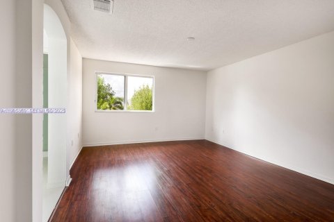 Villa ou maison à vendre à Miami, Floride: 4 chambres, 213.02 m2 № 1958695 - photo 21