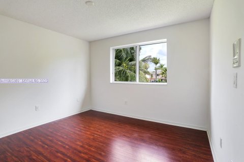 Villa ou maison à vendre à Miami, Floride: 4 chambres, 213.02 m2 № 1958695 - photo 28