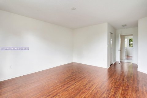 Villa ou maison à vendre à Miami, Floride: 4 chambres, 213.02 m2 № 1958695 - photo 22