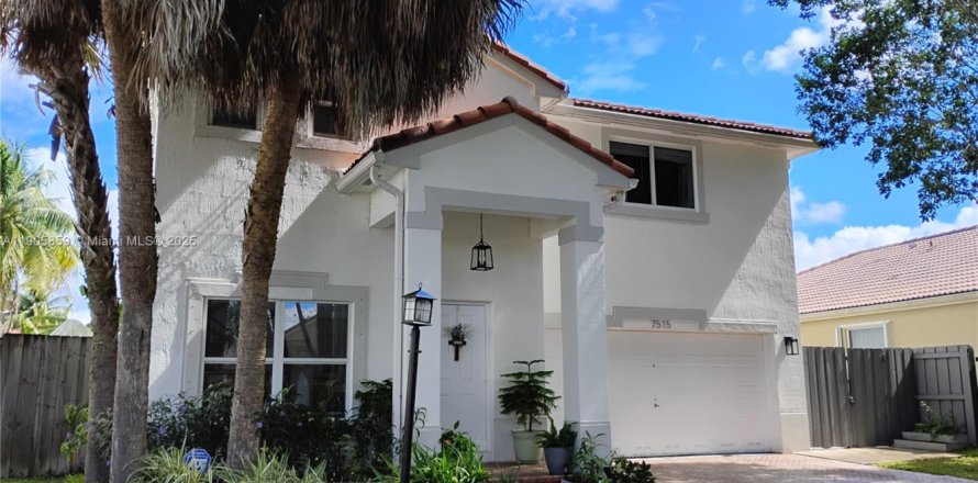 House in Miami, Florida 4 bedrooms, 213.02 sq.m. № 1958695