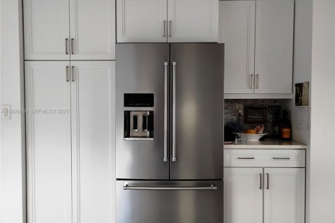 Villa ou maison à vendre à Miami, Floride: 4 chambres, 213.02 m2 № 1958695 - photo 18