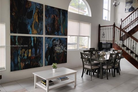 House in Miami, Florida 4 bedrooms, 213.02 sq.m. № 1958695 - photo 7