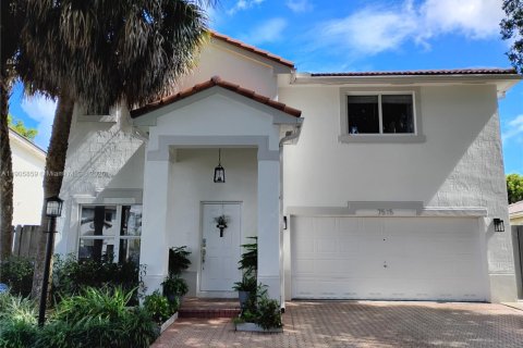 House in Miami, Florida 4 bedrooms, 213.02 sq.m. № 1958695 - photo 2