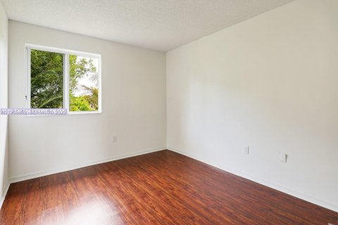 Villa ou maison à vendre à Miami, Floride: 4 chambres, 213.02 m2 № 1958695 - photo 29