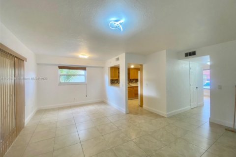 Снять в аренду таунхаус в Дейви, Флорида 3 спальни, 156.08м2, № 1970197 - фото 17