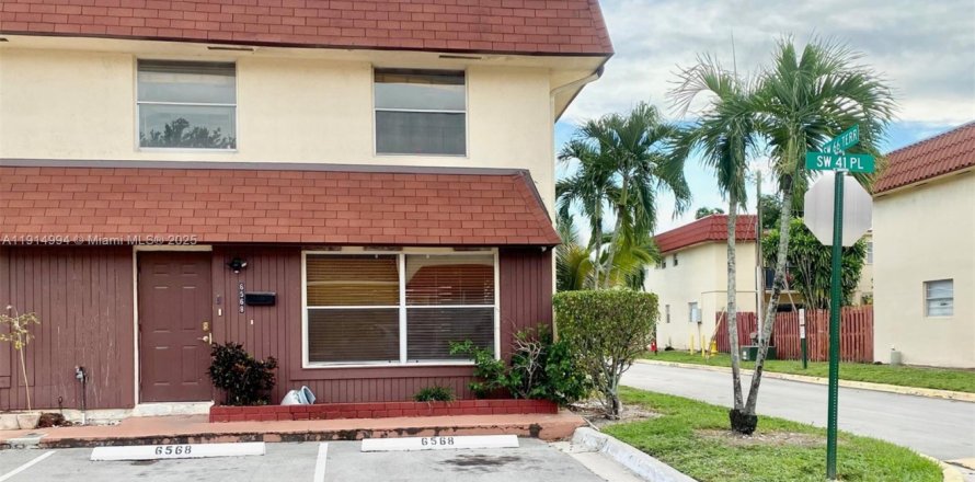 Таунхаус в Дейви, Флорида 3 спальни, 156.08м2 № 1970197