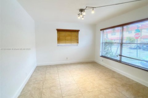 Снять в аренду таунхаус в Дейви, Флорида 3 спальни, 156.08м2, № 1970197 - фото 2