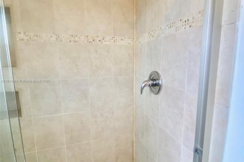 Снять в аренду таунхаус в Дейви, Флорида 3 спальни, 156.08м2, № 1970197 - фото 30