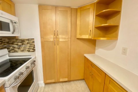 Снять в аренду таунхаус в Дейви, Флорида 3 спальни, 156.08м2, № 1970197 - фото 11