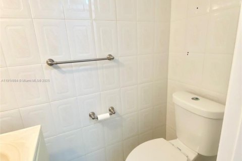 Снять в аренду таунхаус в Дейви, Флорида 3 спальни, 156.08м2, № 1970197 - фото 24