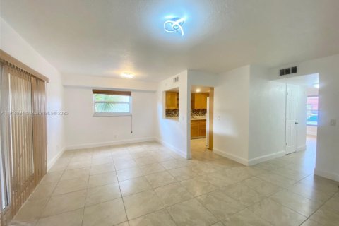 Снять в аренду таунхаус в Дейви, Флорида 3 спальни, 156.08м2, № 1970197 - фото 22