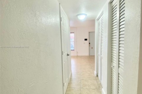 Снять в аренду таунхаус в Дейви, Флорида 3 спальни, 156.08м2, № 1970197 - фото 14