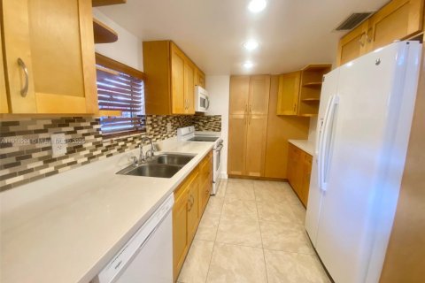 Снять в аренду таунхаус в Дейви, Флорида 3 спальни, 156.08м2, № 1970197 - фото 9