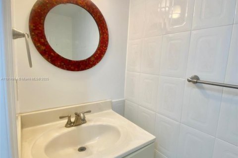 Снять в аренду таунхаус в Дейви, Флорида 3 спальни, 156.08м2, № 1970197 - фото 23