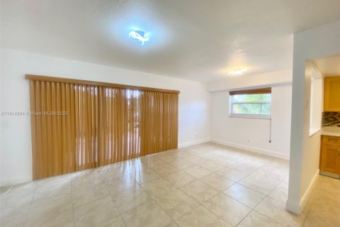 Снять в аренду таунхаус в Дейви, Флорида 3 спальни, 156.08м2, № 1970197 - фото 18